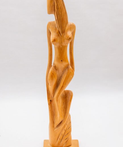 Escultura Mujer sin Rostro en madera de guayacán