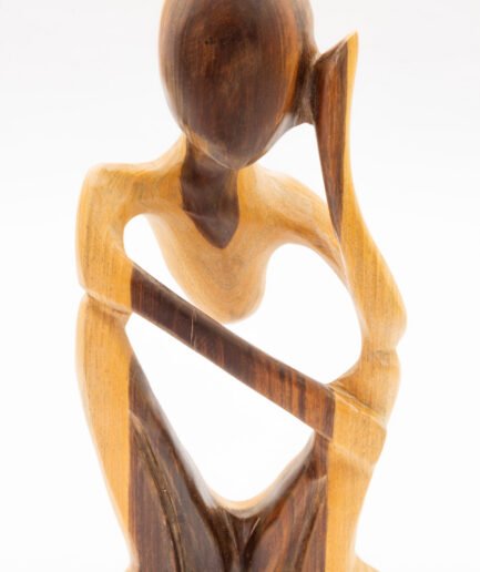 Escultura El Pensador en madera de guayacán