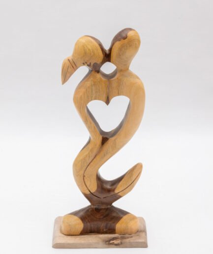 Escultura Enamorados en madera de guayacán