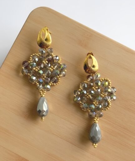 Aretes largos rombo en cristal gris iridiscente