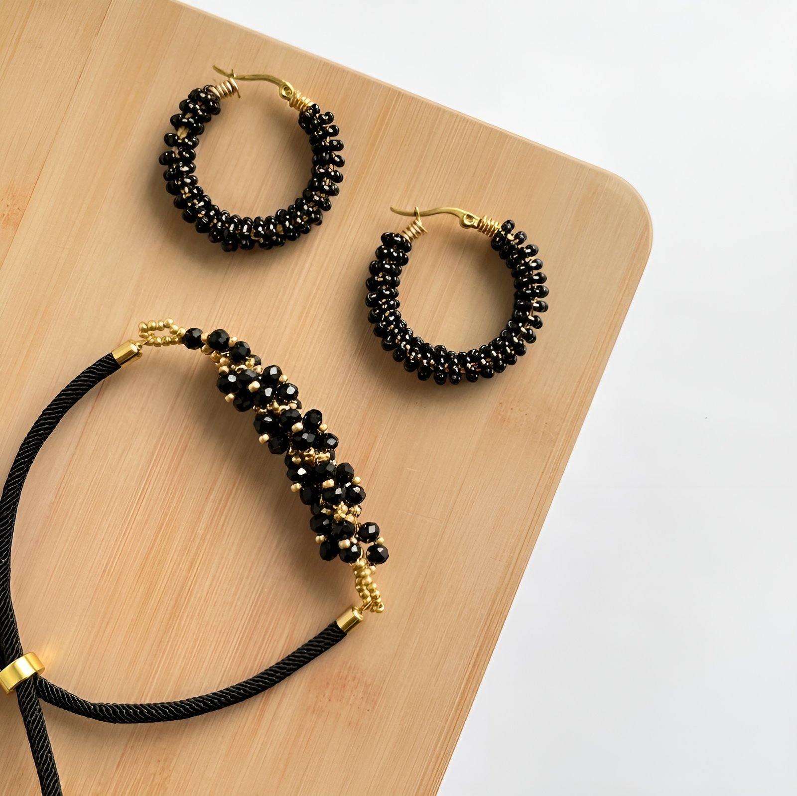 set-pulsera-arete-candonga-negro-03