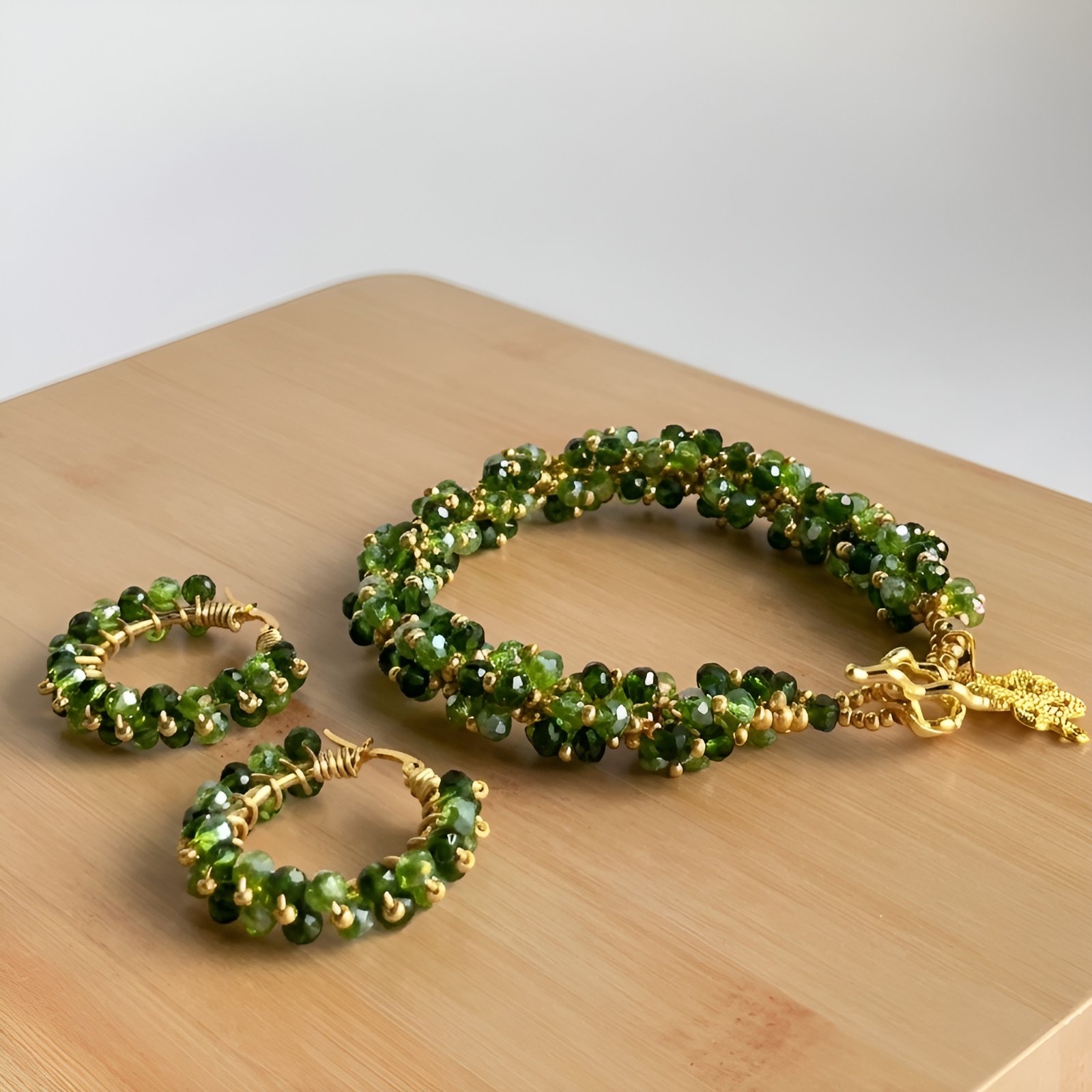 set-pulsera-arete-candonga-verde-01