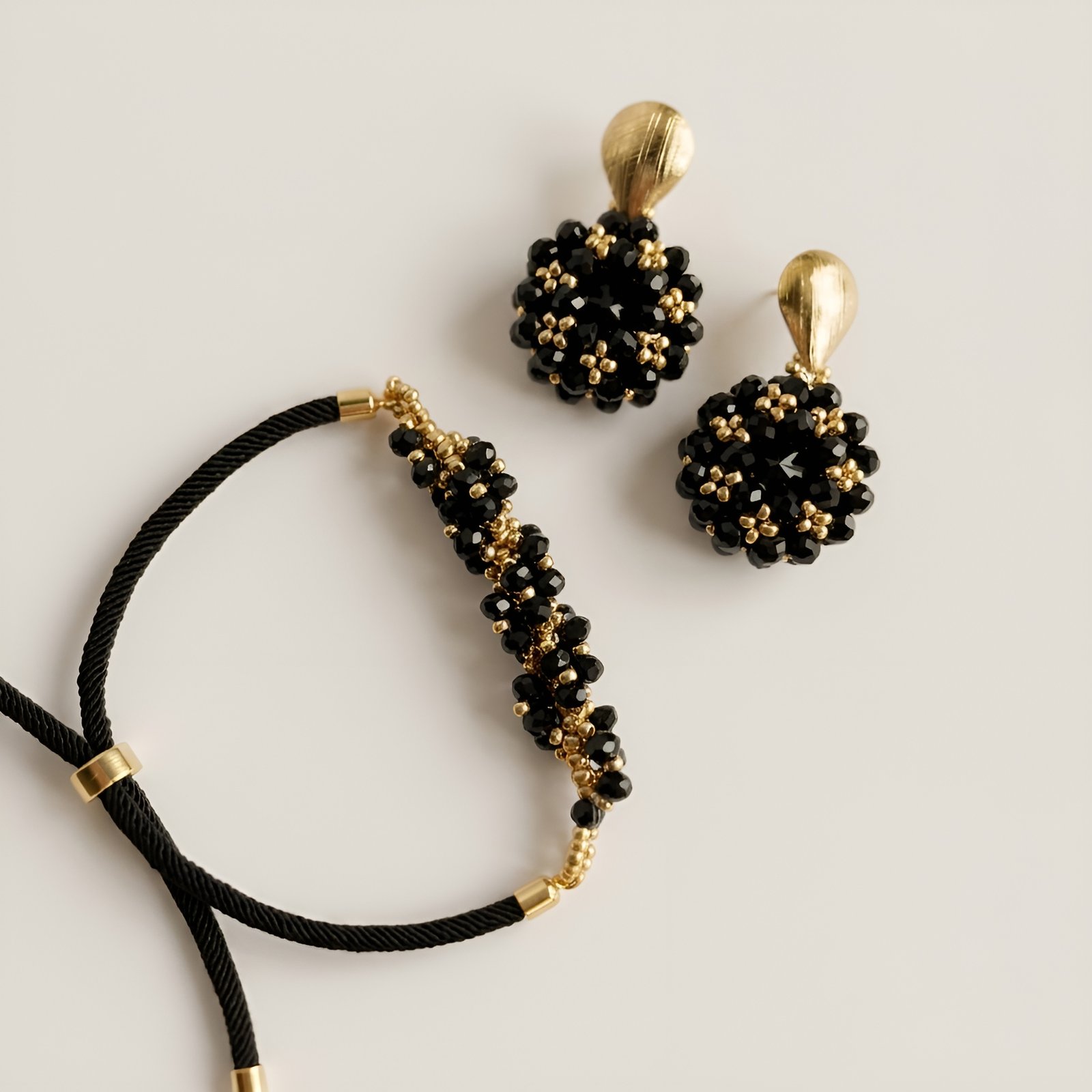 set-pulsera-arete-pendiente-negro-04