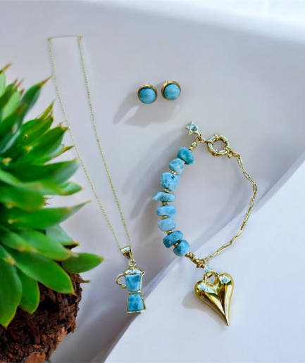 Set de collar cafetera, pulsera corazón y aretes en larimar