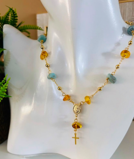 Collar con cruz y medalla en larimar y ámbar dominicano