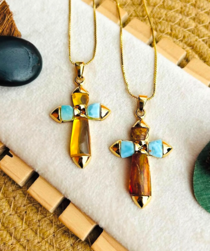 Collar cruz en larimar y ámbar dominicano engastados