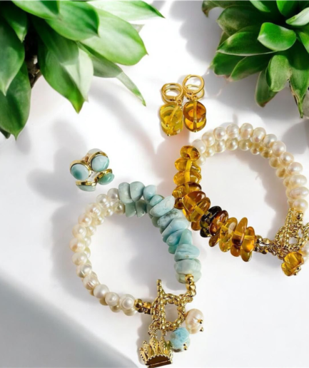Pulsera y aretes en perla con larimar y ámbar dominicano